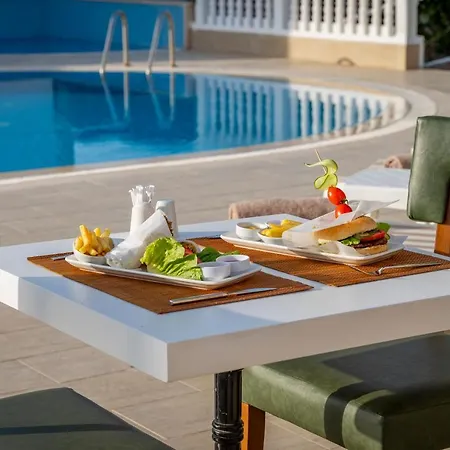 Queen Boutique Hotell Bitez